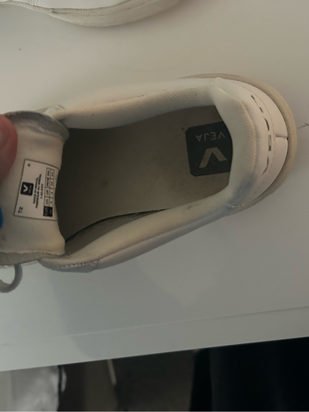 Veja White Minimal Leather Low-Top Sneakers - Picture 3 of 3
